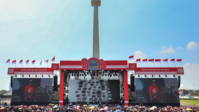 Dalam peringatan HUT RI ke-80, BRI menggelar Panggung Hiburan Pesta Rakyat di silang Monumen Nasional (Monas), Jakarta, Minggu (17/8).