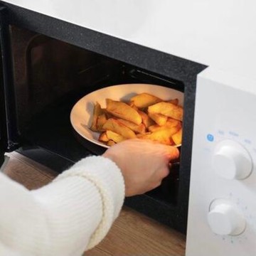 10 Makanan yang Tidak Boleh Dipanaskan di Microwave, Bisa Beracun hingga Memicu Ledakan!