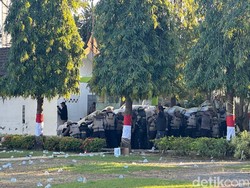 Pagar Kantor Bupati Bone Dijebol Saat Demo PBB, Polisi Beri Tembakan Peringatan