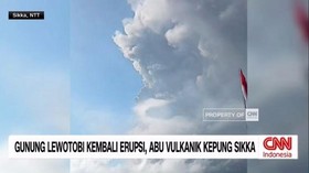 VIDEO: Gunung Lewotobi Kembali Erupsi, Abu Vulkanik Kepung Sikka
