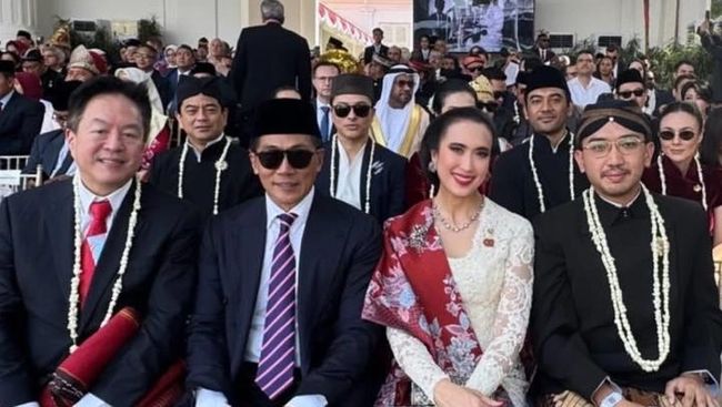 7 Potret Gusti Bhre Hadiri Upacara HUT RI ke-80 di Istana Usai Dicopot dari Komisaris KAI