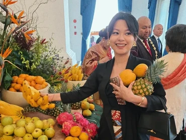 img-title Gustika Jusuf Cucu Bung Hatta Kritik Pemerintah lewat Kebaya Hitam & Batik Slobog