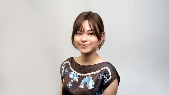 Jarang Tersorot, 7 Potret Cucu Bung Hatta Upacara di Istana Pakai Kebaya dan Kain untuk Pemakaman