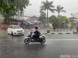 Hujan Saat Kemarau Masih Guyur Jatim 3 Hari ke Depan