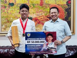 Bamsoet Beri Hadiah Rp 50 Juta ke Pembalap Dunia Aquabike dari Papua Barat