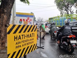 Penampakan Macet Panjang di Ciputat Arah Lebak Bulus Imbas Proyek Galian