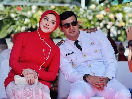Dampingi Ali Syakieb, 5 Potret Penampilan Margin W Jadi Istri Wakil Bupati Bandung