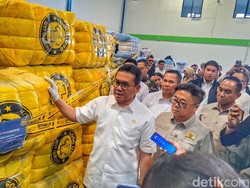 Kemendag Sita 19 Ribu Bal Baju Bekas Impor Ilegal di Bandung Raya