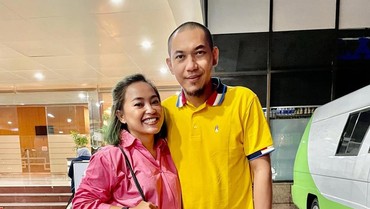 img-title Suami Kenang Mpok Alpa: dari Masakan Jengkol, hingga Parfum Ombre Nomade Kesayangan