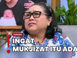 Tangis Nunung Kenang Semangati Mpok Alpa yang Sakit Kanker Payudara