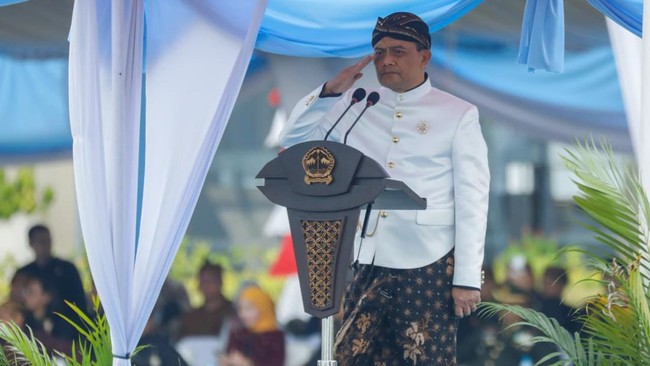 Gubernur Jateng, Ahmad Luthfi, laporkan capaian positif pembangunan semester I 2025, termasuk pertumbuhan ekonomi dan penurunan kemiskinan.