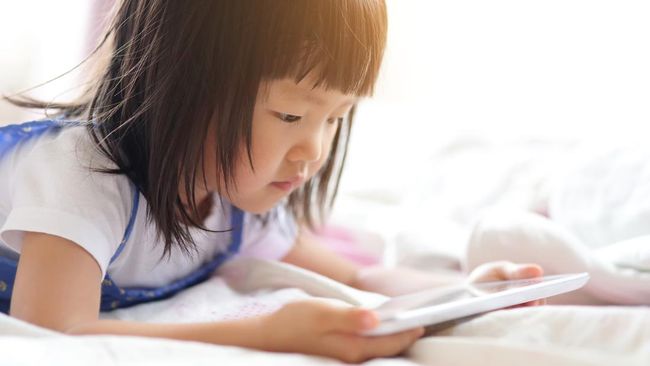 PM Singapura Minta Ortu Tak Jadikan Ponsel sebagai Babysitter agar Anak Tak Rewel