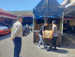 Truk Angkut Ribuan Botol Arak Bali Diamankan di Jember