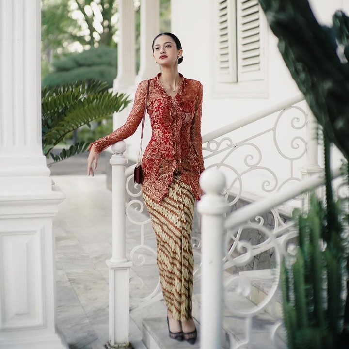<p>Momen itu dibagikan langsung oleh Asila melalui beberapa foto yang diunggah di akun Instagram pribadinya. &ldquo;Delapan puluh tahun Indonesiaku,&rdquo; tulis Asila, dikutip dari laman Instagram <em>@therealasilamaisa,</em> Selasa (19/8/2025).&nbsp;(Foto: Instagram@therealasilamaisa)</p>