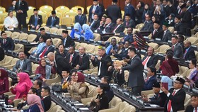 Ketua MPR soal Ramai Kritik Pejabat Asik Joget: Dengar Lagu Otomatis