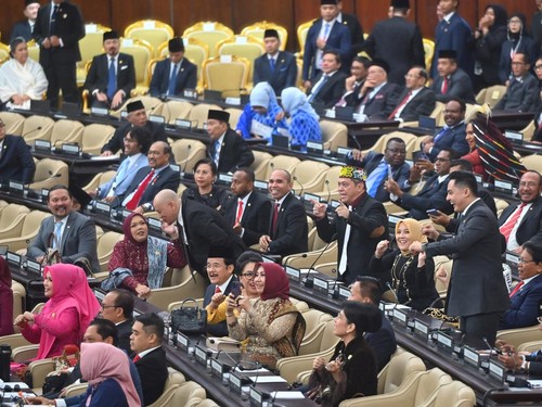 Sirkus Akal Sehat DPR, Kerja Minor Tunjangan Menjulang