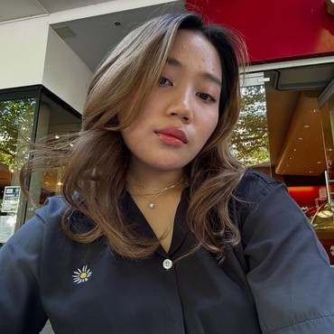 Genap 21 Tahun, Ini 7 Potret Gaya Terbaru Zara Anak Ridwan Kamil Jadi Sorotan