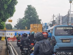 Jalur Ciputat-Lebak Bulus Macet Panjang Pagi Ini gegara Proyek Galian