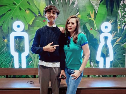 Bintang Anak Christy Jusung Jangkung Menjulang, Bunda Sampai Harus Jinjit Samai Tinggi Badan