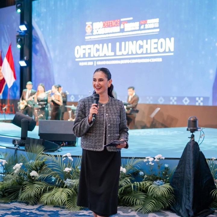 <p>Di tengah kesibukan menjadi Bunda, Marissa tetap menyediakan waktu untuk melanjutkan pendidikan. Pada tahun 2024, ia menyelesaikan pendidikan magisternya alias S2 di bidang psikologi. Sebelumnya, Marissa telah lebih dulu lulus dalam program Psikologi Industri dan Organisasi di Aventis School of Management, Singapura. (Foto: Instagram @marissaln)</p>
