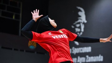 Sorotan Dunia Olahraga CNN Sport : Latihan Perdana di Manisa BBSK, Megawati Pamer Jump Serve