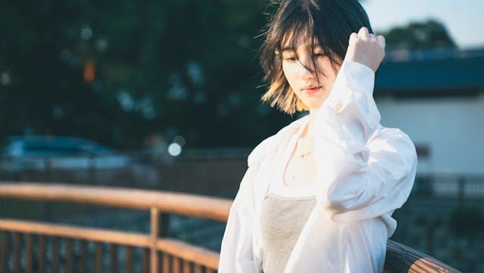 Menghindar situasi yang mengingkatkanmu pada masa lalu adalah manusiawi. Tapi bila hal ini berlangsung terus, justru bisa menutup peluang untuk bangkit/Foto: Pexels.com/ lange x