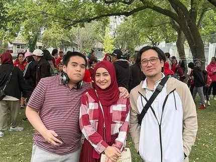 Momen Cindy Fatikasari dan Teuku Firmansyah Ajak Anak Rayakan HUT RI di Kanada, Ini Potretnya