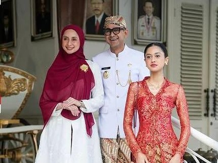 Momen Ramzi Perdana Rayakan HUT ke-80 RI Jadi Wakil Bupati, Gaya Istri & Anak Curi Perhatian