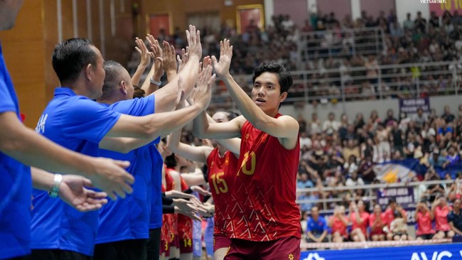 Pernyataan Lengkap Bich Tuyen Usai Mundur dari Kejuaraan Dunia Voli Nguyen Thi Bich Tuyen memberikan pernyataan lengkap tentang mundur dari timnas voli putri Vietnam dari Kejuaraan Dunia Voli 2025.