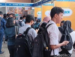 Susahnya Fresh Graduate Cari Kerja: Tiap Hari Kirim CV, tapi Nggak Dipanggil