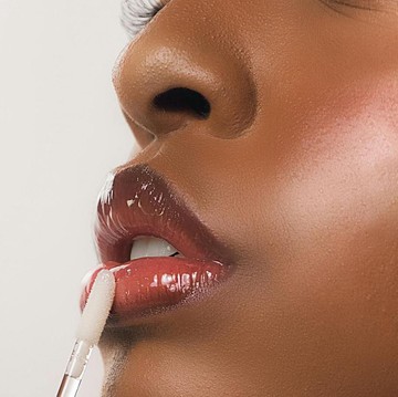 Cocok untuk Daily, Simak Detail Tren Pool Lips dengan Tampilan Glossy yang Wajib Dicoba