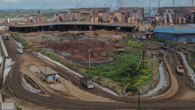 Antam pun kini menjadi garda depan hilirisasi nikel lewat smelter di Pomala. Proyek ini mampu mengolah nikel menjadi bahan baku utama baterai kendaraan listrik.