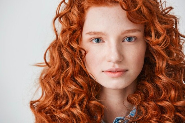 Rambut merah. Warna rambut ini adalah warna rambut yang langka di dunia/Foto: freepik.com/cookie_studio