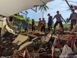 Tanah Longsor Hancurkan Kelas-Perpustakaan SDN 2 Kradinan Tulungagung