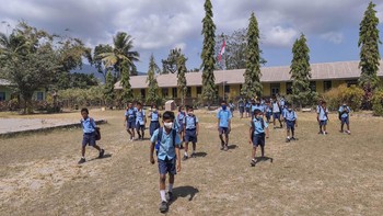 FOTO: Sekolah Diliburkan Akibat Abu Vulkanik Gunung Lewotobi Laki-laki
