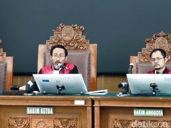 Silfester Matutina Sakit, Sidang PK Ditunda ke Pekan Depan