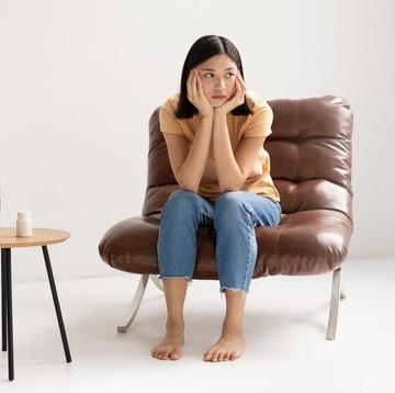 6 Tanda Masa Lalu Benar-Benar Menghalangi untuk Bahagia Menurut Psikolog