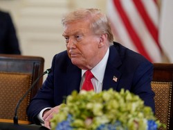 Jeli! Saat Fans Chelsea Temukan Medali Madueke di Kantor Trump