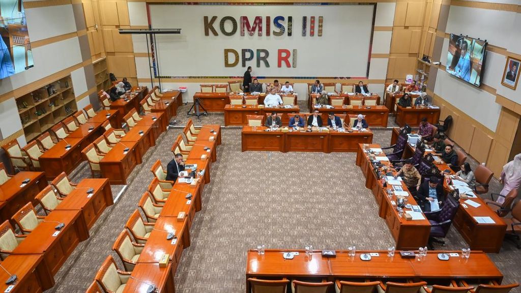 Komisi III DPR Sesalkan Aparat Penegak Hukum Terjerat OTT KPK