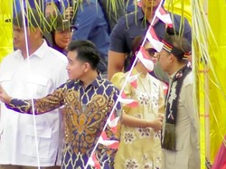 Video: Momen Gibran Naik Perahu Hias di Festival Pacu Jalur Riau