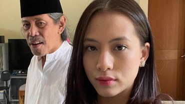 img-title Kenangan Zara Adhisty dengan Alm Acil Bimbo Sang Kakek