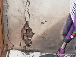 Malam Mencekam Keluarga Jenal, Rumahnya Rusak Akibat Guncangan Gempa