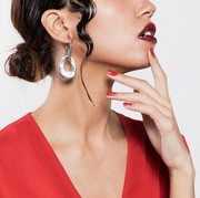 5 Shades Merah Terbaik untuk Kulit Sawo Matang, Nggak Bikin Kelihatan Kusam