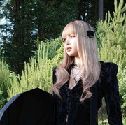 Lisa BLACKPINK Tampil Gothic ala Wednesday Addams di MV 