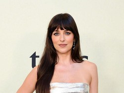 Kriteria Cowok Red Flag Menurut Dakota Johnson, Pakai Sandal Jepit Kriteria Cowok Red Flag Menurut Dakota Johnson, Pakai Sandal Jepit