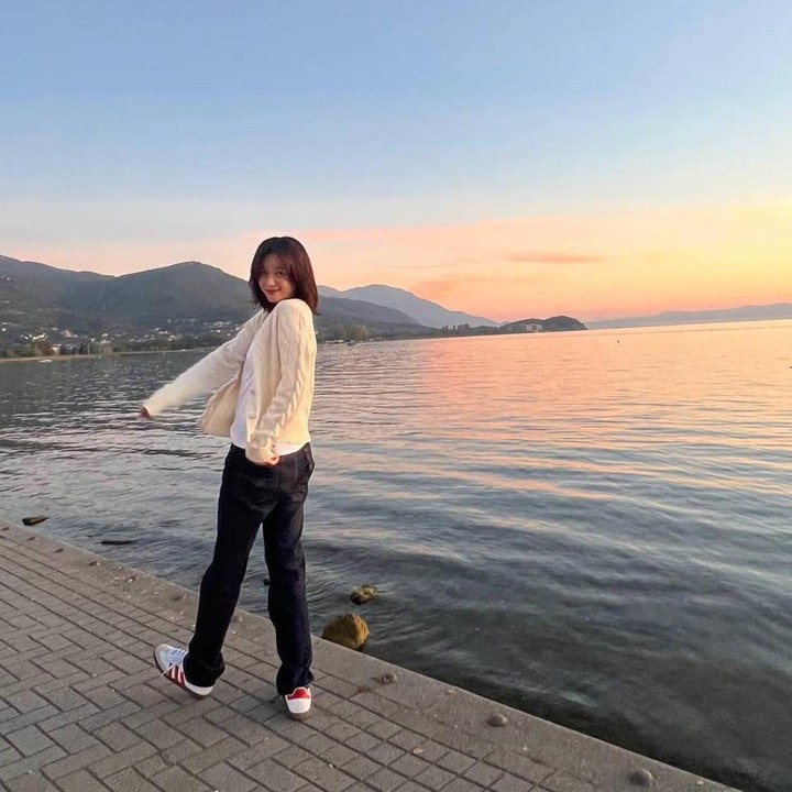 <p>Han Hyo Joo mengawali karier di dunia akting lewat situasi komedi <em>Nonstop 5</em> yang tayang pada 2005. Kini, sang aktris dikenal secara global lewat beragam perannya dalam film dan drama Korea, Bunda. (Foto: Instagram@hanhyojoo222)</p>