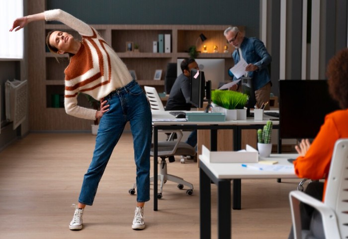 Coba camilan olahraga. Cukup lakukan gerakan singkat yang hanya membutuhkan waktu dua menit/Foto: freepik.com/freepik