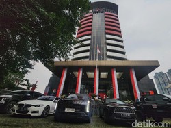 KPK Pamerkan 22 Mobil-Motor Barang Bukti OTT Wamenaker Immanuel Ebenezer