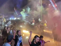 Asyik Joget, 4 Peserta Karnaval di Banyuwangi Ditabrak Mobil