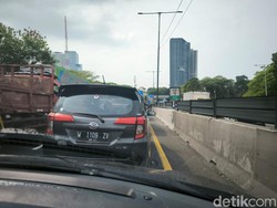 Tol Gunungsari Surabaya Arah Gresik Macet, Warga Terjebak 20 Menit